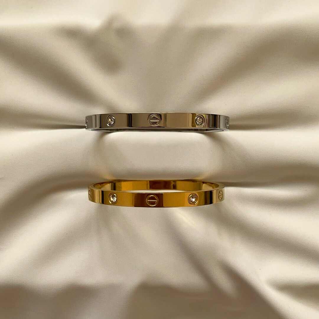 Cartier Diamond Love bangle