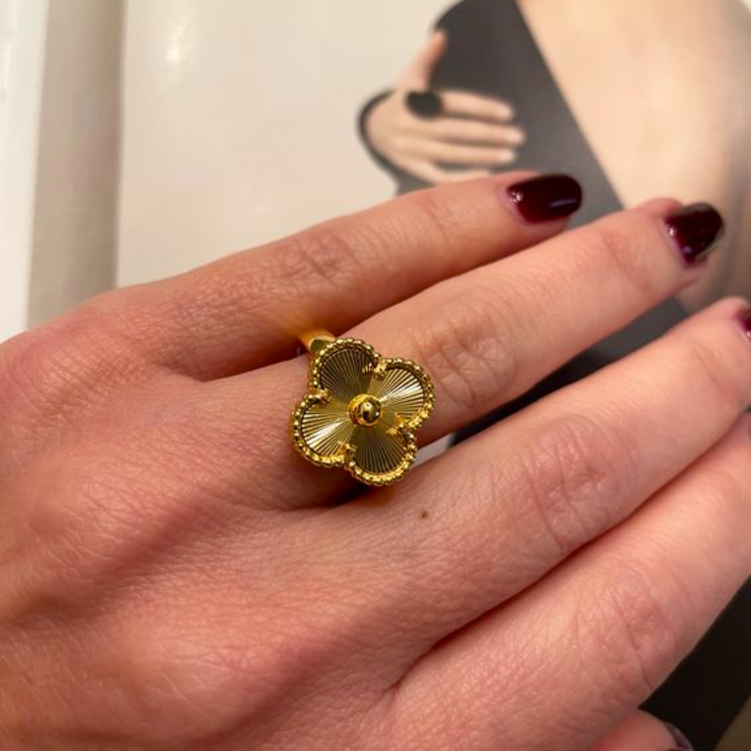 Clover Ring